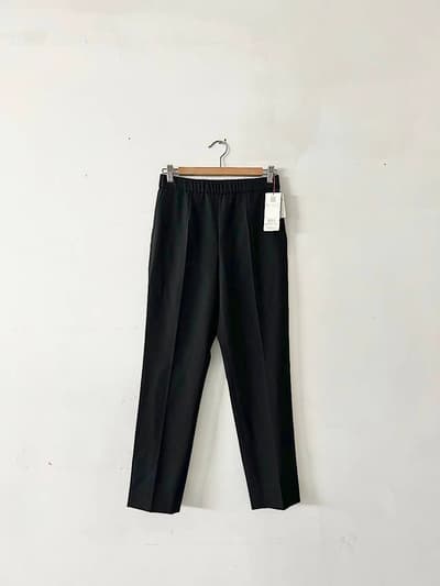 【未使用】DRESSTERIOR　テーパードパンツ　サイズ38 画像1