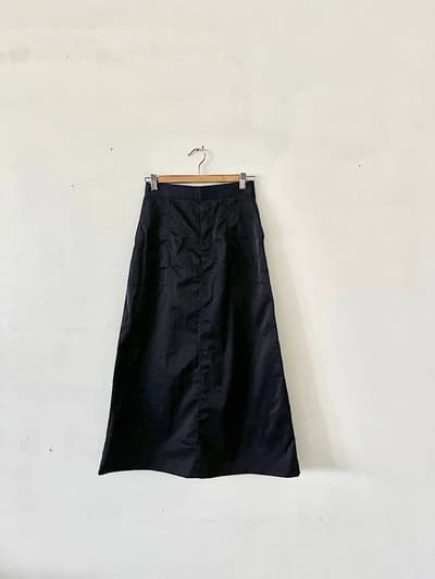 【美品】ESTNATION　シャインミリタリースカート　ネイビー　サイズ36 画像1