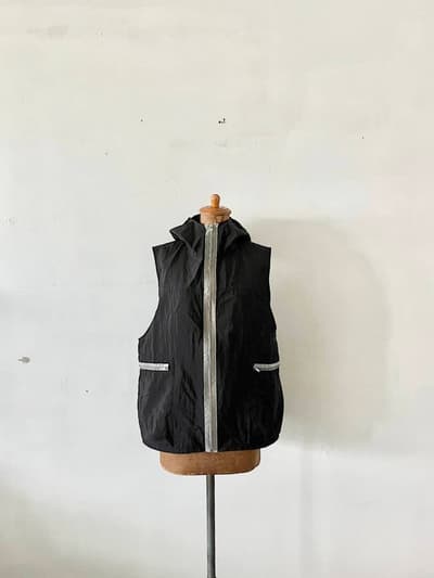 【美品】ROUGE VIF　ナイロンベスト　透明ファスナー　フード付き 画像1