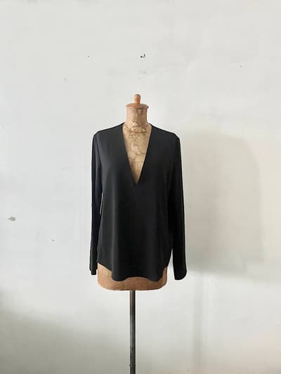BRILL　Ｖブラウス　　黒　サイズFREE　 画像1