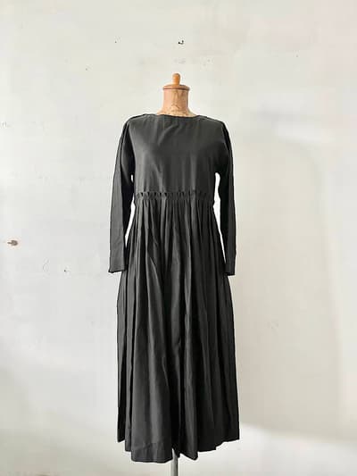 【美品】si-si-si comfort　ウエスト切替フリルワンピース　黒　 画像1
