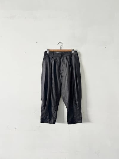 RNA　min EN RAISON DE REALITES　クロップドタックパンツ 画像1