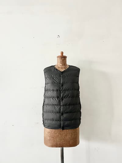 MUJI　無印良品　ダウンベスト　軽量ダウンノーカラーベスト 画像1