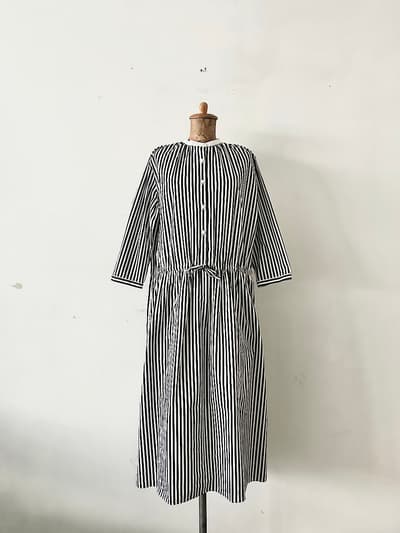 【美品】STAMP AND DIARY　ノーカラービッグストライプシャツワンピース 画像1