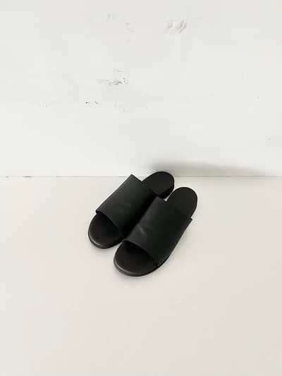 que shoes　que sandals　サンダル　黒　レザー　24cm 画像1