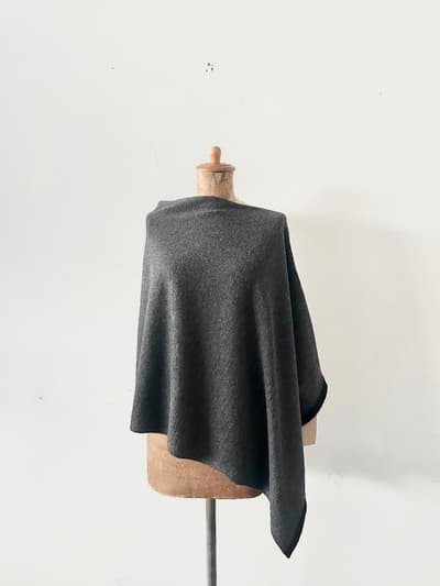 【美品】maison de soil　12GG WOOL CASHMERE PLAIN PONCHO 画像1