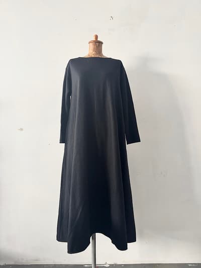 【美品】かぐれ　ウールカットパイピングワンピース　黒 画像1