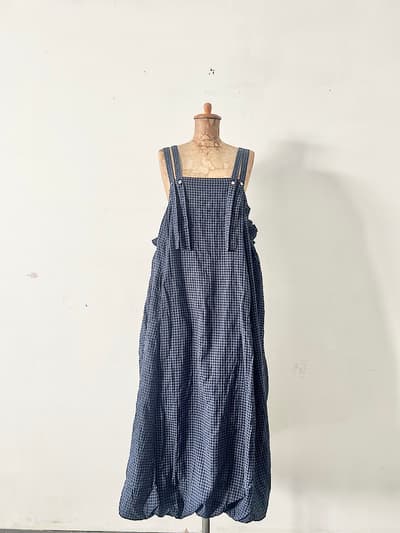 【美品】tumugu　シャーリングチェック バルーンキャミワンピース 画像1