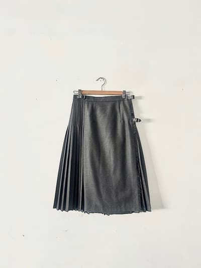 【美品】O'NEIL of DUBLIN　両脇ベルト 後プリーツスカート　グレー　サイズUS8 画像1
