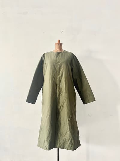 【美品】Plantation 　ライトリバーダウン ノーカラーコート　オリーブ 画像1