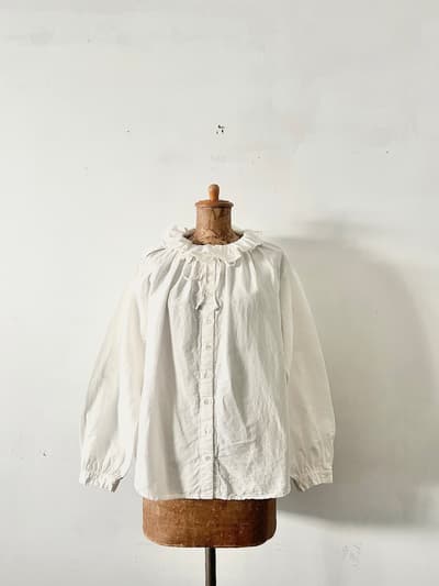 【美品】nest Robe コットンリネンダンガリーフリルシャツ　白 画像1