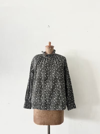 【美品】A PIECE OF LIBRARY　リバティデイジーブラウス　定価2.3万　 画像1