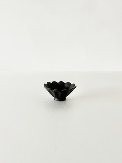【美品】高島大樹　黒釉輪花楕小鉢　在庫2点有り 画像1