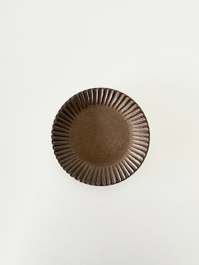 【美品】小澤基晴　ブロンズしのぎ6寸皿 画像1