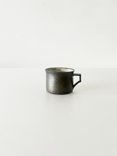 【美品】清岡幸道　錆釉角手マグカップ 画像1