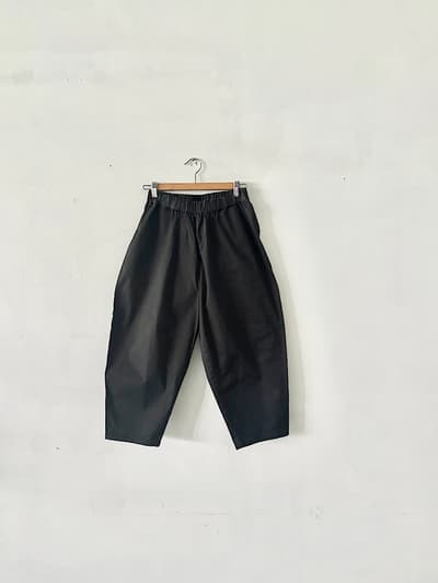 オローネ　バルーンパンツ　黒　 画像1