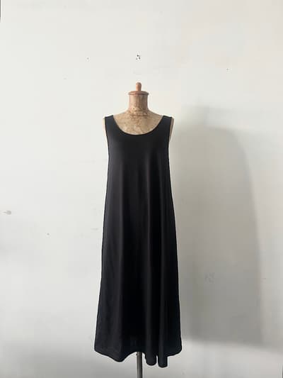 【美品】yuni　黒　コットン 天竺 Aラインノースリ インナーワンピース　サイズF 画像1
