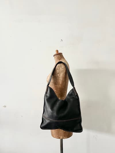 【美品】IL BISONTE　ワンショルダーレザーバッグ　ブラック 画像1