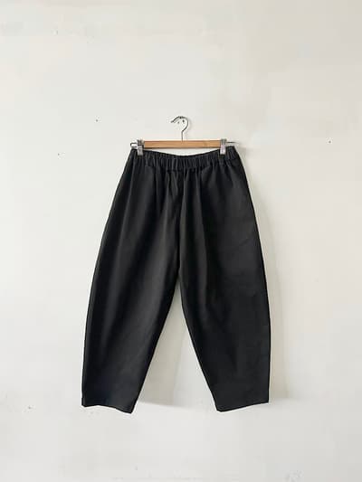 オローネ　バルーンパンツ　黒 画像1