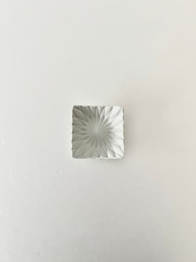 【美品】平岡仁　切子ガラスデザイン　小皿　9cm 画像1