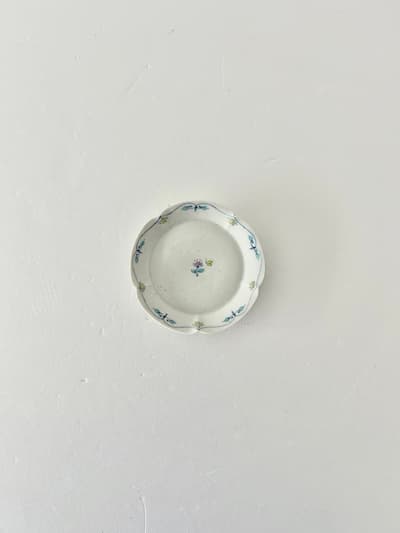 【美品】大井萌子　色絵 木瓜花蝶　ちび皿 画像1