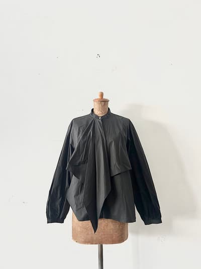 【美品】OUVERT　ハイカウントタイプライタードレープヨークブラウス　黒 画像1