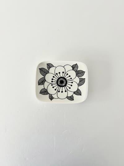 【美品】marimekko　Oiva   Kestit   スクエアプレート　白黒 画像1