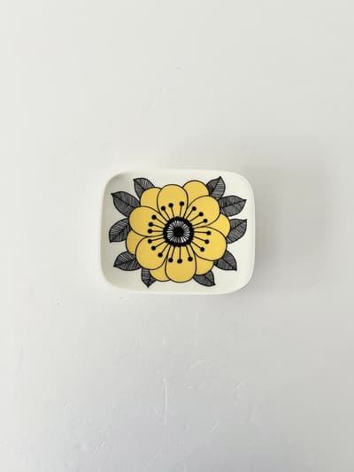 【美品】marimekko　Oiva   Kestit   スクエアプレート　黄色 画像1