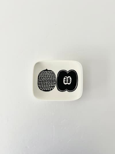 【美品】marimekko　Oiva   Kompotti   スクエアプレート　白黒 画像1