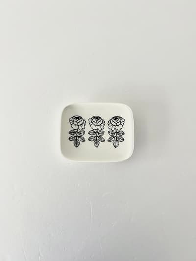 【美品】marimekko　Oiva　Vihkiruusu　スクエアプレート 画像1