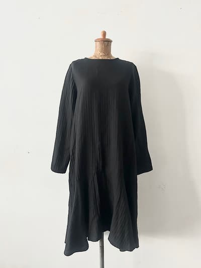 【美品】KBF　ガーゼペプラムワンピース　黒  画像1