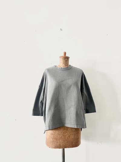 【美品】TRAVAIL MANUEL 　度詰め天竺 7/Sプルオーバー　グレー 画像1