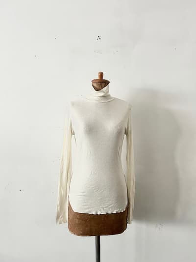 【美品】le vent souffle ナノシアーフライス - タートルネックプルオーバー 　オフホワイト 画像1