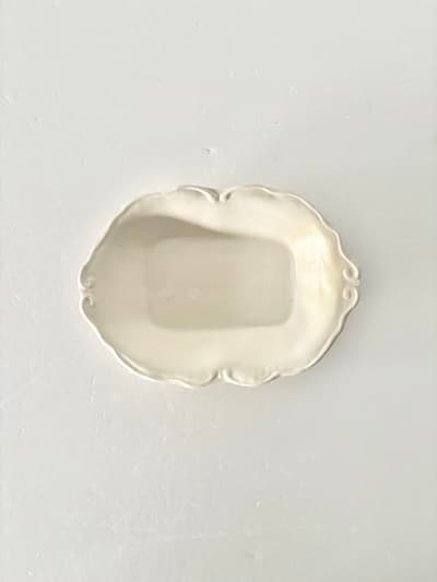 【美品】井山三希子　レリーフ模様　オーバル型 画像1