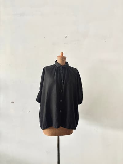 【美品】Honnete　アイリッシュリネン ハーフスリーブ  ギャザーブラウス　黒　 画像1