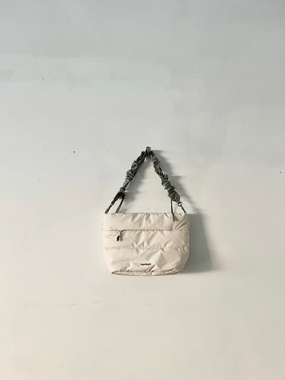 【美品】　Topologie　ベサス　バッグ　白　Matt Coated (Puffer) 画像1