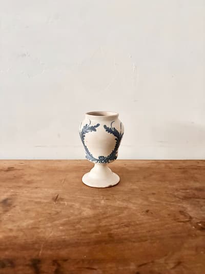 フランス アンティーク 花瓶 蓋なし 薬瓶 ポット ブルー リース文様 16cm 画像1
