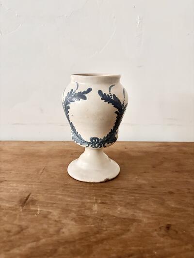 フランス アンティーク 花瓶 蓋なし 薬瓶 ポット ブルー リース文様 16cm 画像2