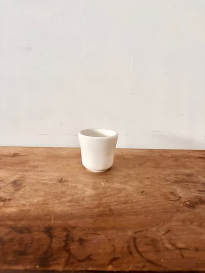 フランスアンティーク 白磁のカフェオレカップ  10cm 大サイズ 画像1