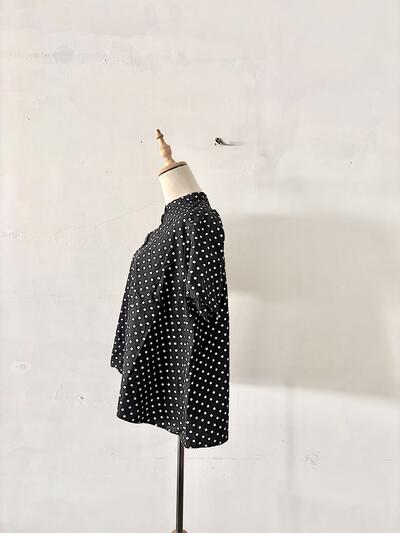 【美品】MidiUmi（ミディウミ）ドット柄 スタンドカラー ブラウス 画像4