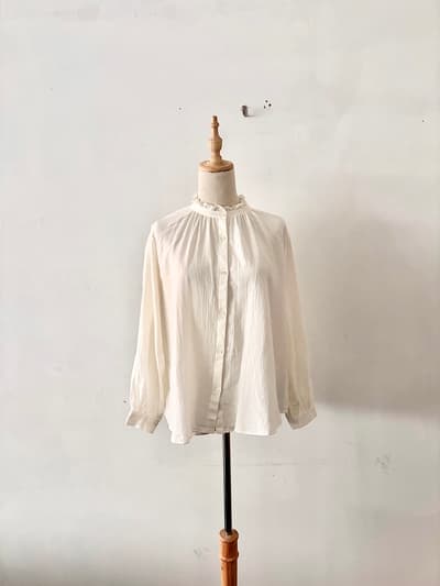 【美品】MidiUmi ミディウミ フリルカラーブラウス アイボリー コットンウール 画像1