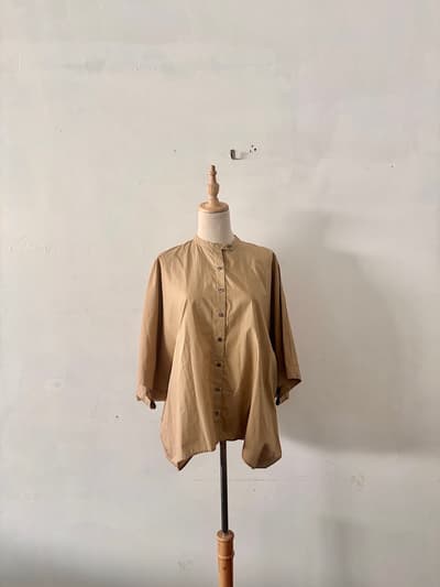 【美品】mizuiro ind ミズイロインド バンドカラー ワイドシャツ ベージュ　 画像1