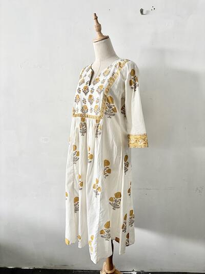 【美品】AINA ブロックプリント　カディコットンワンピース 画像4