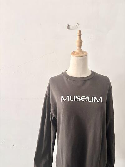 ユナイテッドアローズ 【GLR】MUSEUM ロゴ ロングTシャツ チャコール 画像2