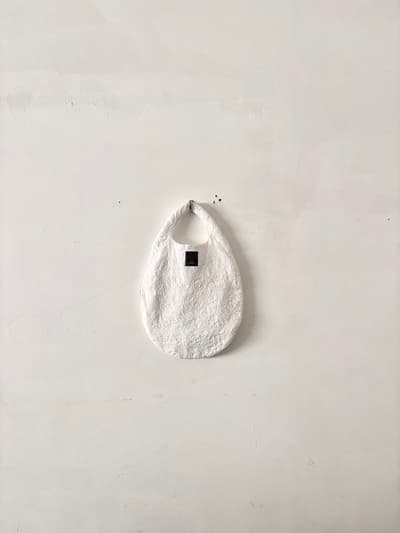 【美品】mina perhonen　ribbon bird　エッグバッグ　白　麻　 画像1