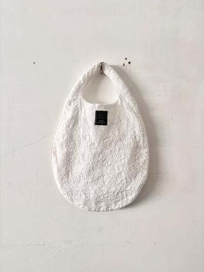 【美品】mina perhonen　ribbon bird　エッグバッグ　白　麻　 画像2