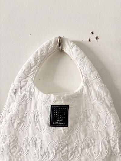 【美品】mina perhonen　ribbon bird　エッグバッグ　白　麻　 画像3