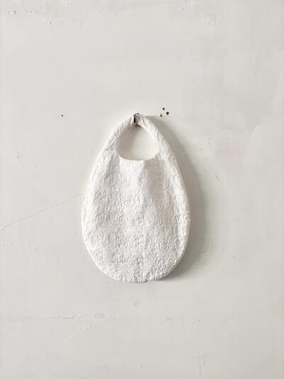 【美品】mina perhonen　ribbon bird　エッグバッグ　白　麻　 画像4