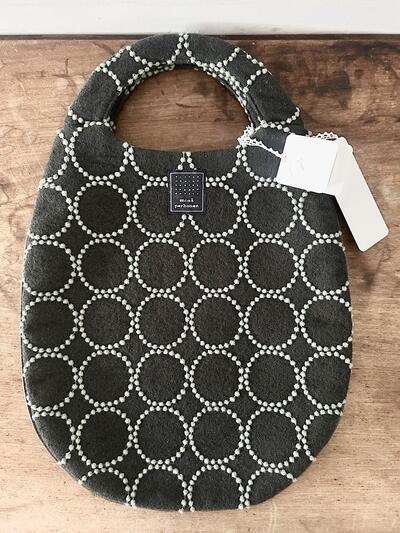 【美品】mina perhonen　tambourine　エッグバッグ　毛　ウール　dark green  ua9766 画像6