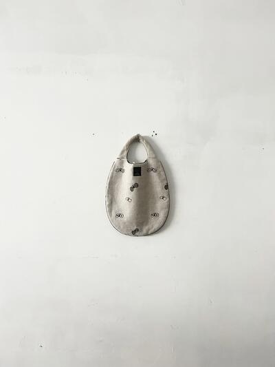 【美品】mina perhonen　choucho　エッグバッグ　ベージュ　麻　リネン　vs9886　 画像2